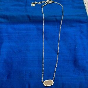 KENDRA SCOTT Elisa Iridescent
Drusy Gold Pendant Necklace